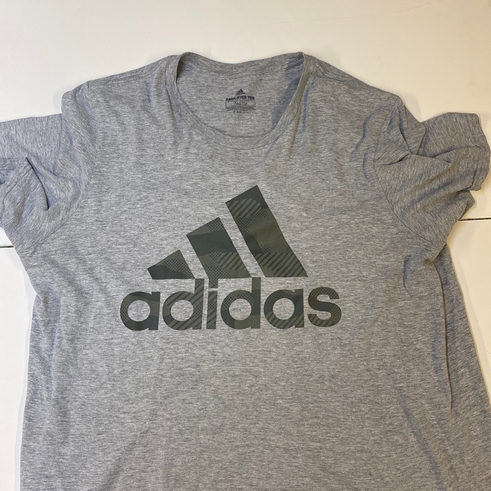 Men’s Adidas Tshirt XL Grey